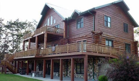 Back view of lodge