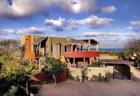 1st floor complex, deck with ocean view, and dipping pool. 200 feet to beach.






