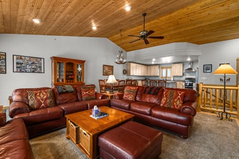 Spacious, Mountain Living at Bluebird Days!