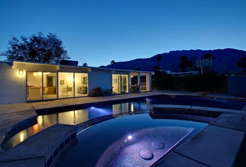 Beautiful San Jacinto Mtn views from the pool and spa