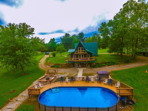 1st Choice Lodging - Chalet Lodge - Exterior/Pool