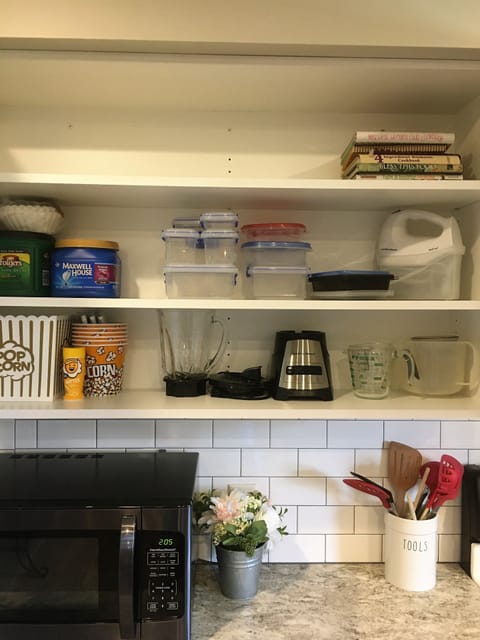 Blender, hand mixer and popcorn supplies