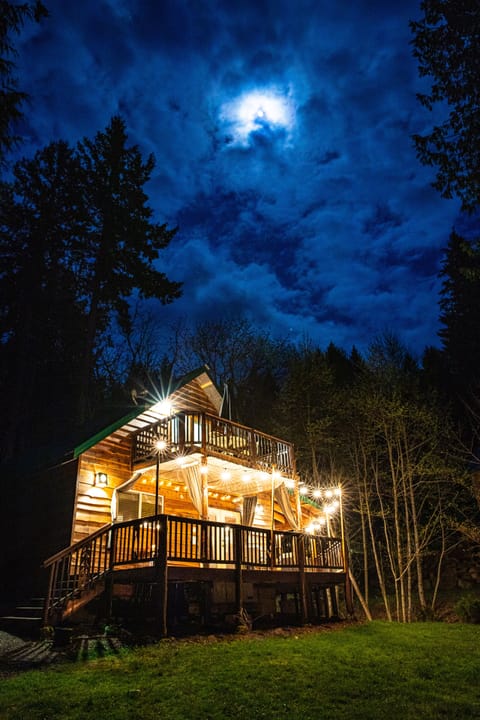 Full moon at the cabin!
