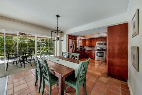 Dining table and beach themed dishes 