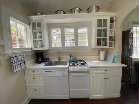 Compact kitchen with space saving in mind. Everything you need in a small space!