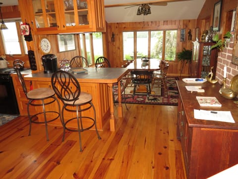 KITCHEN/DINING ROOM SEATS 9 AT TABLE, 4 AT COUNTER