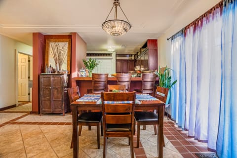 Open Dining Seating for 7