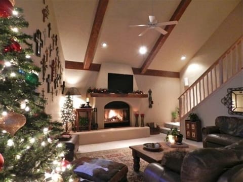 Spend Christmas Vacation in Red River at this luxury 4 bedroom vacation rental.