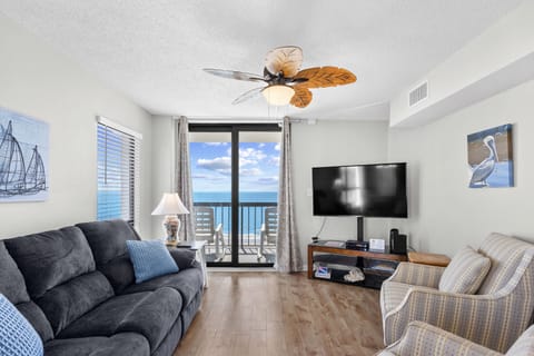 penthouse 2 master bedrroms sleeps 8 adults 2 children pull out sofa.