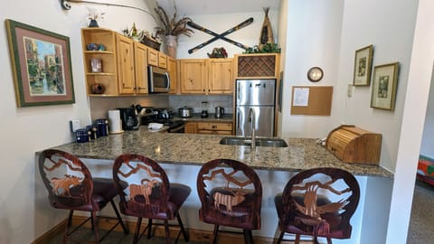 Beaver Creek West Condo P-4 kitchen with breakfast bar