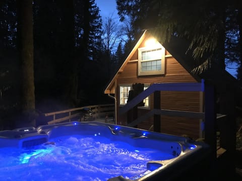 Hot tub under the stars