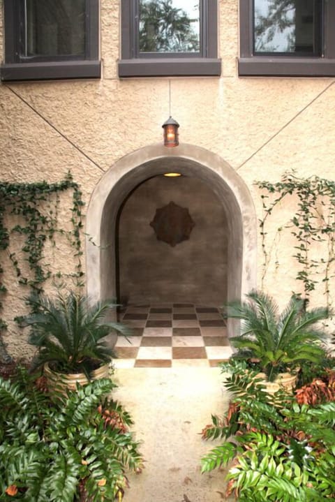 ENTRY WAY TO 5530 CYPRESS COTTAGE LANE