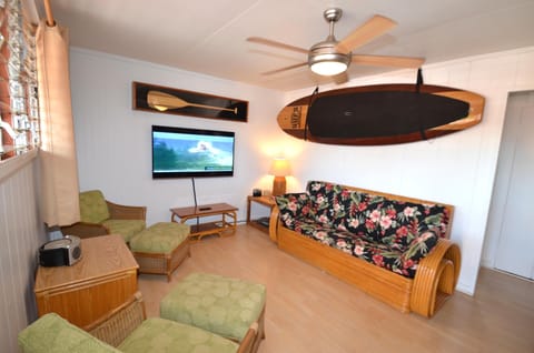 B7 Living Room - LCD Cable TV, DVD player, iPod player, Queen sized sofa bed