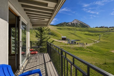 Enjoy the slopeside views of Peachtree Lift from the wraparound deck
