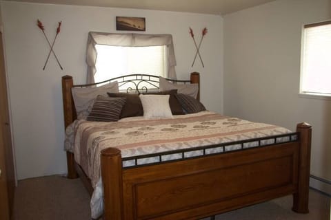 New, Cool Max Luxury Memory Foam King Bed (1)