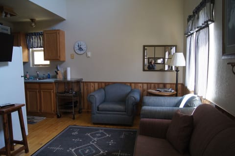 EF0C547E C968 4006 A127 A9E1F5F7CD7F