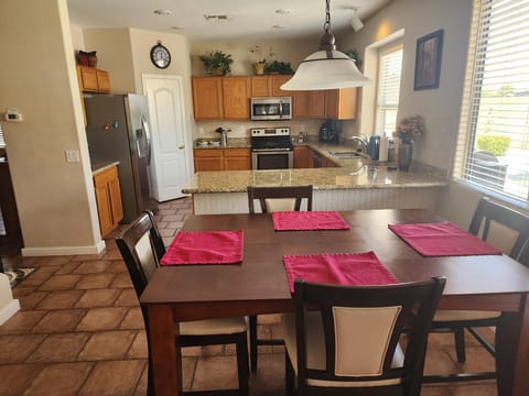 Dining area with expandable table