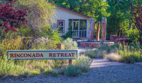 Welcome to our Rinconada Rio Grande Retreat!