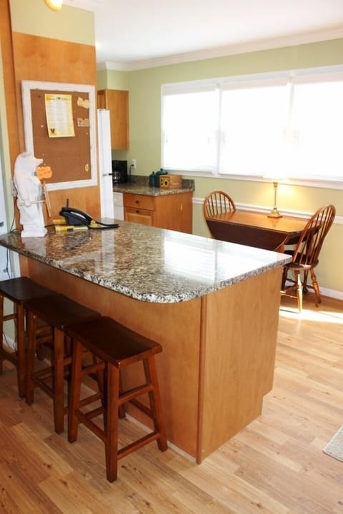 Spread out at the bar to make cookies or enjoy a morning coffee.