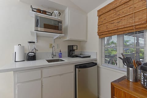 Kitchenette, quartz counter top, new faucet, under counter refrigerator