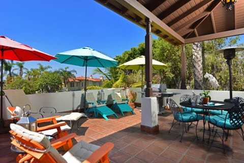 400 square feet deck with Viking Grill, great private area to relax.