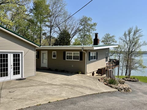 This 4 BR / 4 BA property sleeps 14 people. 