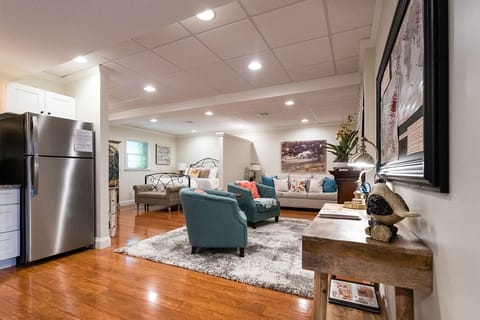 Newly updated Hideaway apartment 