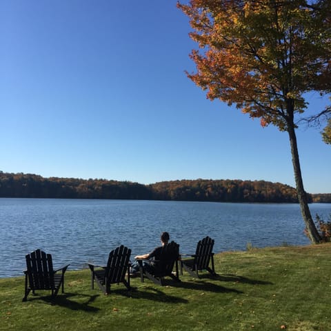 Lake Namakagon surrounded by the Chequamegon National Forest - no houses across!