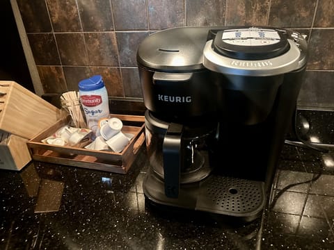 Drip coffee maker/Kuerig combo 