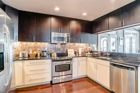 Modern kitchen with everything you need to cook meals