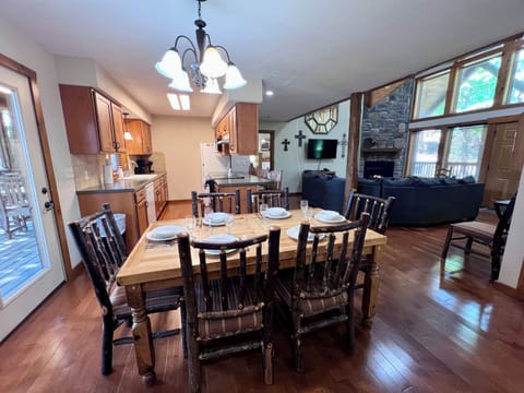 Dining for 6 plus 2 extra log chairs. Extra seating at island