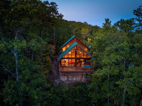 Pigeon Forge Secluded Cabin "A Walk in the Clouds" - Secluded Setting