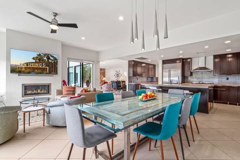 Open retreat layout enables free movement between the entertaining, kitchen, dining, and living room spaces