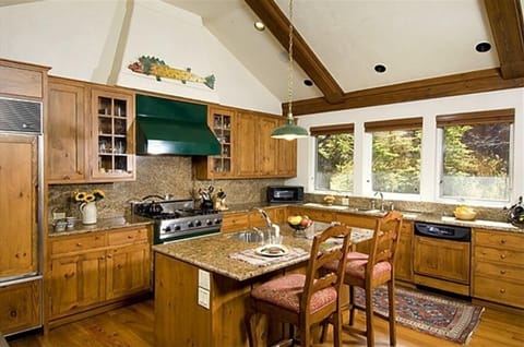 Haul out that wonderful chili - everybody is coming off the hill for lunch!