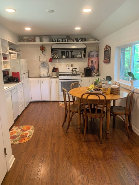 Fully functioning kitchen with seating for 6