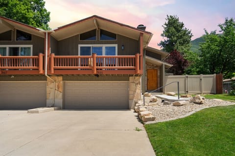 front of home with private 2 car garage