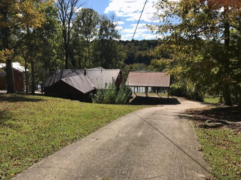 down the driveway right on the lake