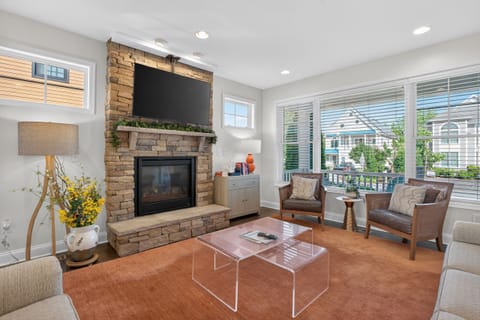 Welcome to 38225 Anna B Street!