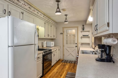 Fully equipped & stocked kitchen!