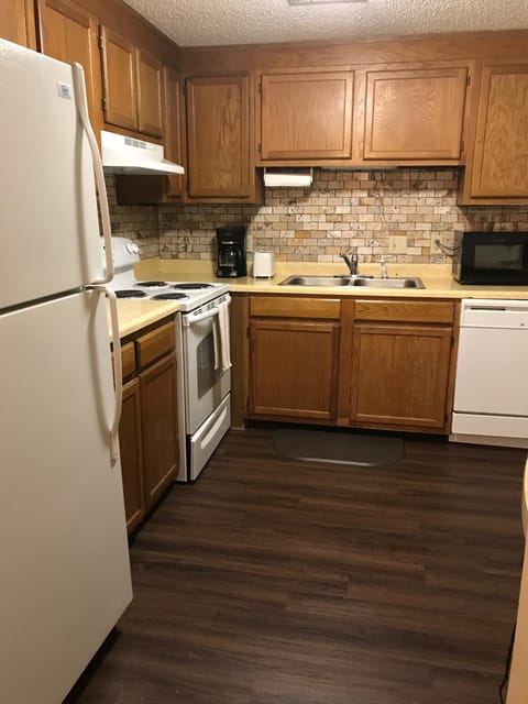 Full kitchen