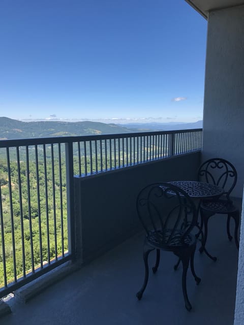 Private balcony, morning coffee, gorgeous sunsets