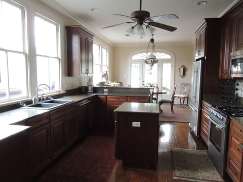 Kitchen Island, Sink, & Dishwasher