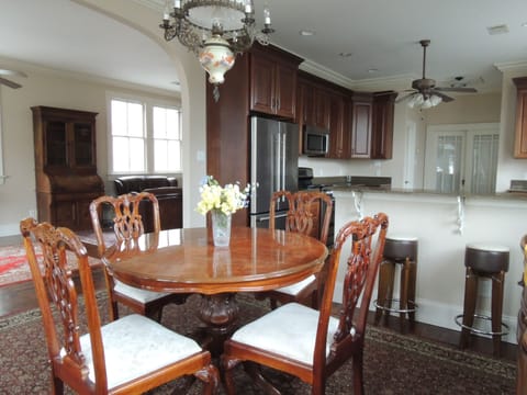 Dining Room w 42" Round Table & 6 Chairs looking into Kitchen & Living Room