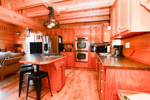 Fully stocked kitchen, gas stove, double oven = cook's dream