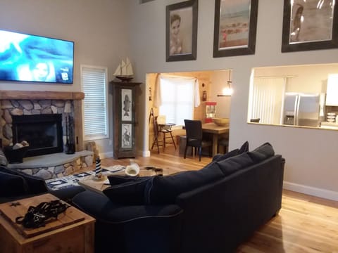 MAIN LIVING SPACE