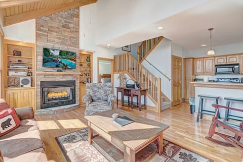 Living Room--- Cozy Fireplace, Vaulted Ceilings