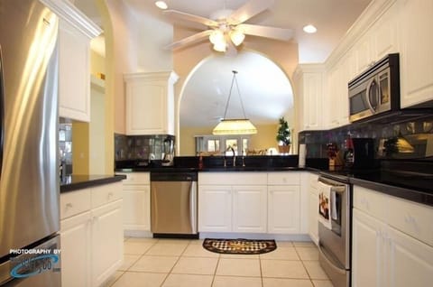 FULLY EQUIPPED KITCHEN WITH STAINLESS STEEL APPLIANCES
