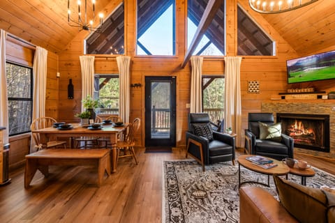 Gas fireplace (October - April)
