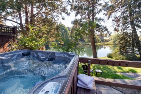 Welcome to life on the river in downtown Bend!
