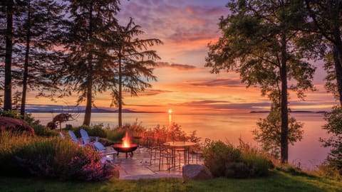 Main Home Patio & Fire Pit
